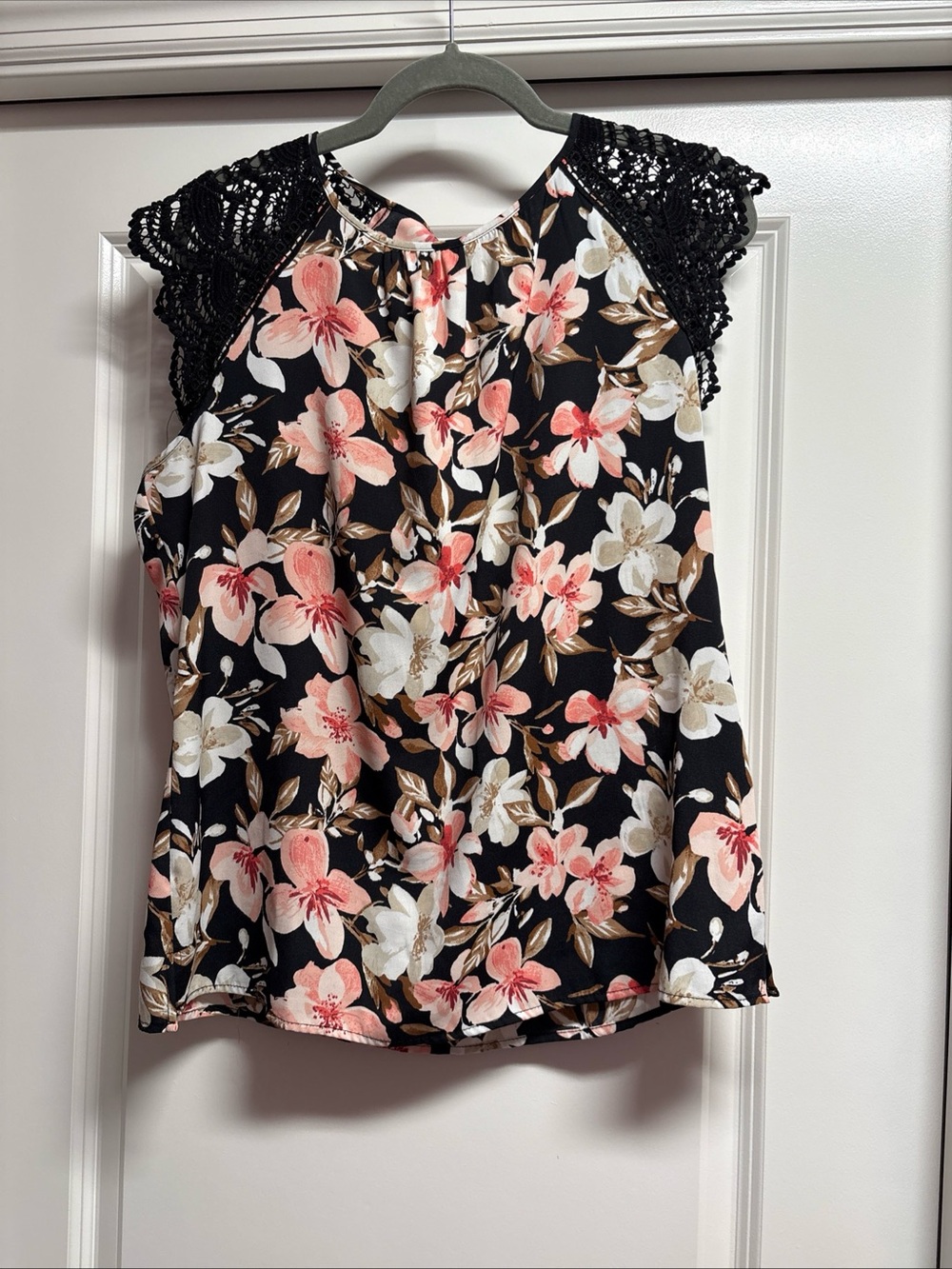White House black market  Crochet-Sleeve Blouse - Black floral print medium